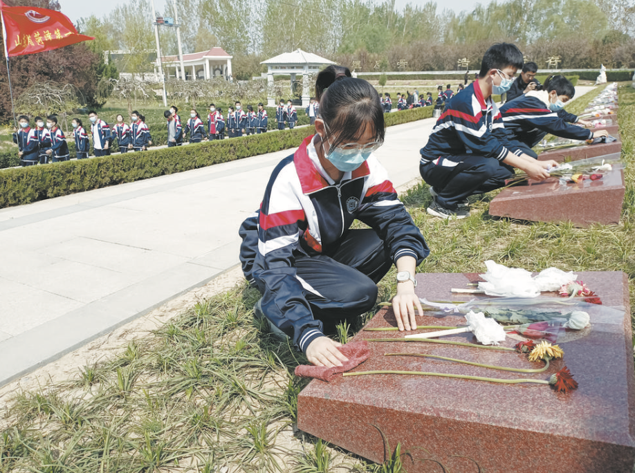  清明时节祭先烈